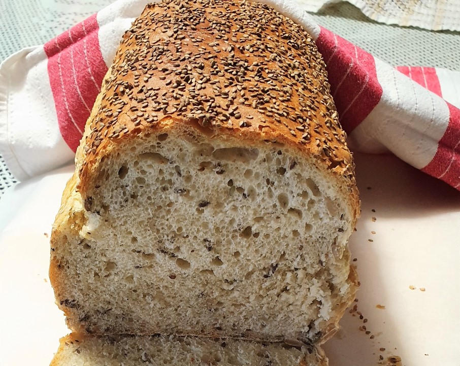 Bel kruh s semeni 1