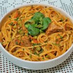Špageti z mesno-zelenjavno omako
