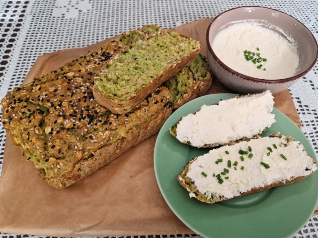 Kruh z brokolijem in ovsenimi kosmiči