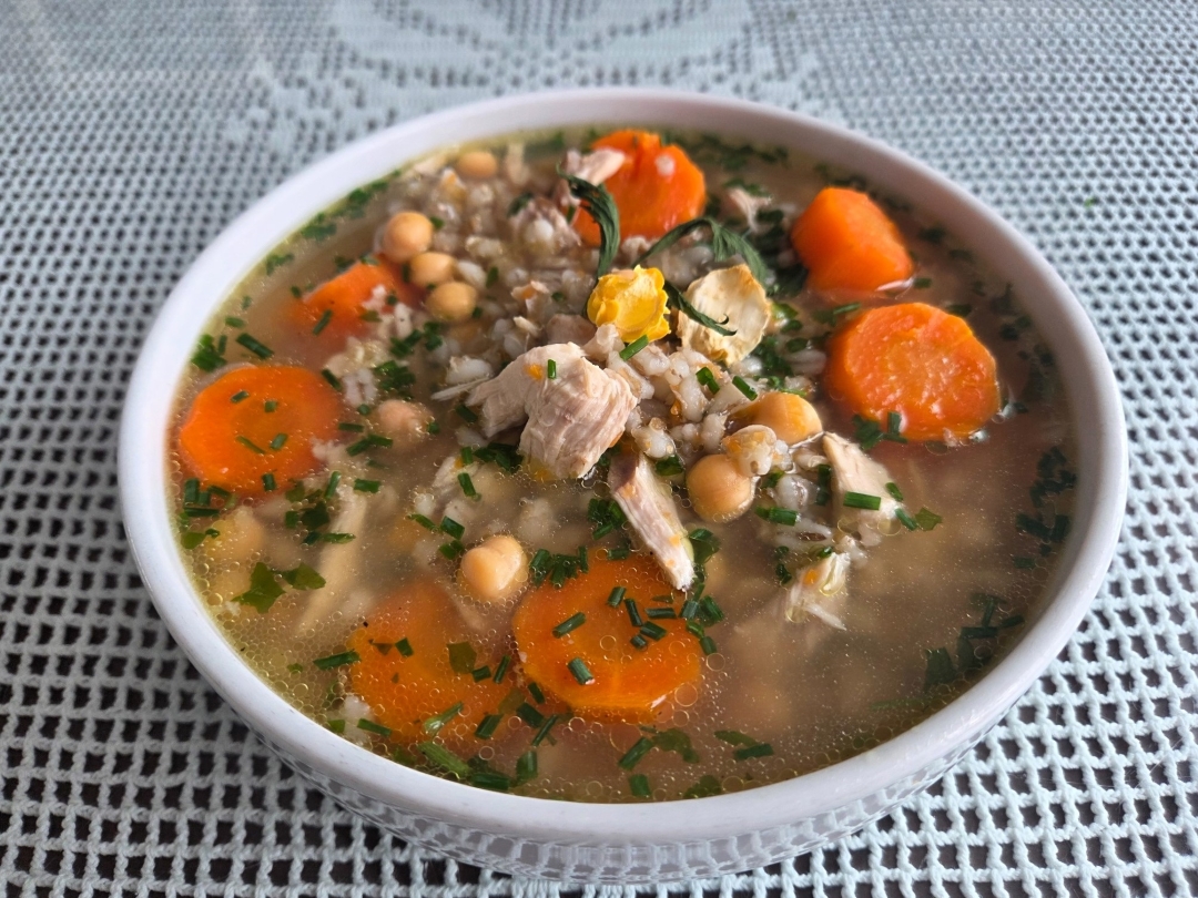 Jesprenova juha s ciceriko in korenjem