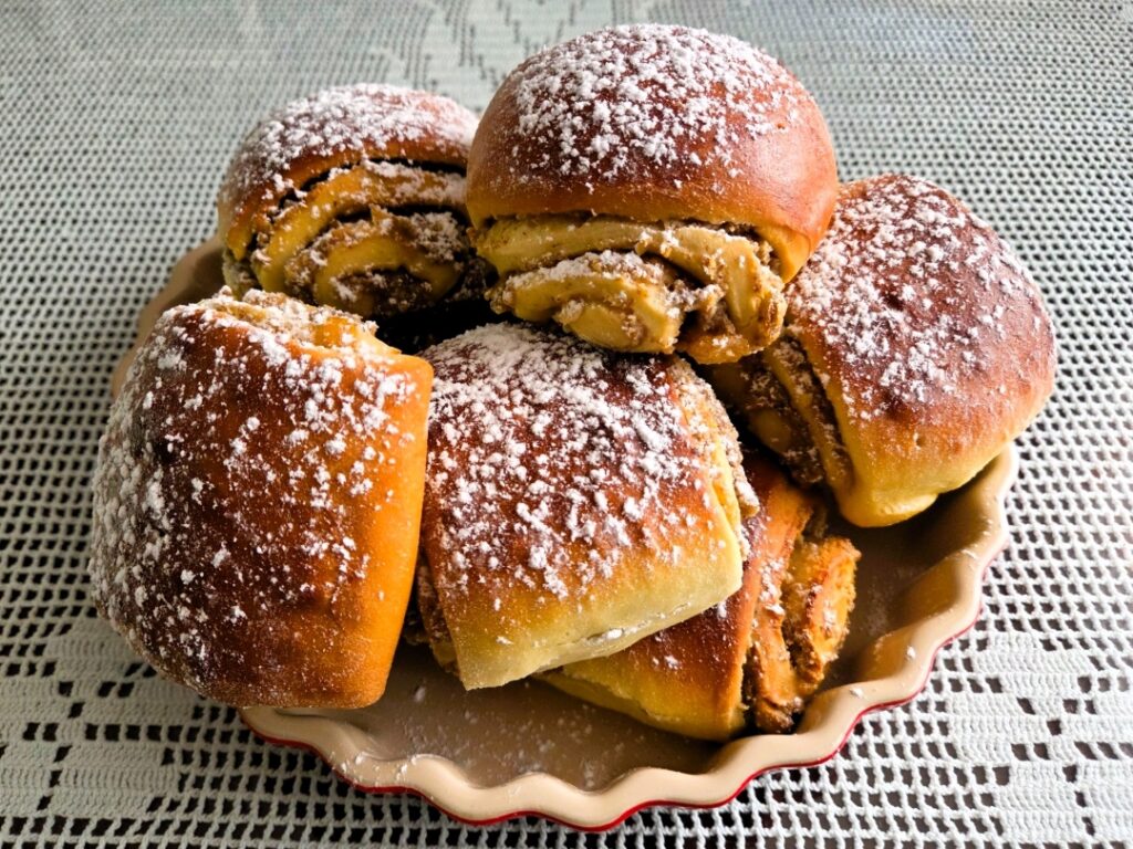 Štrukeljčki z orehi in rozinami