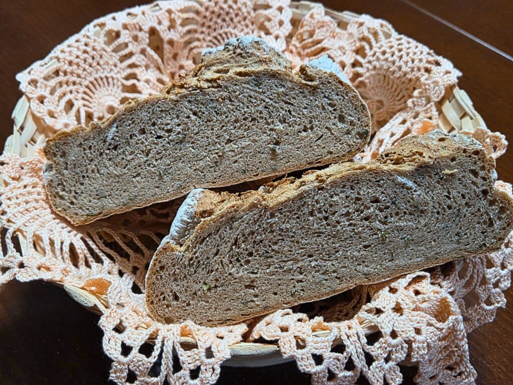 Mešani kruh z drobnjakom