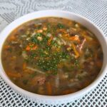 Enolončnica z lečo in čičeriko