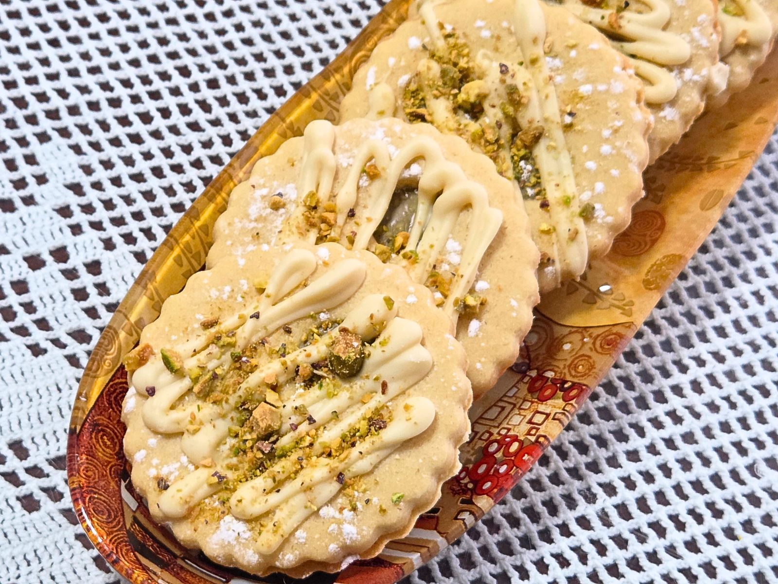 Linški piškoti s pirino moko in pistacijo