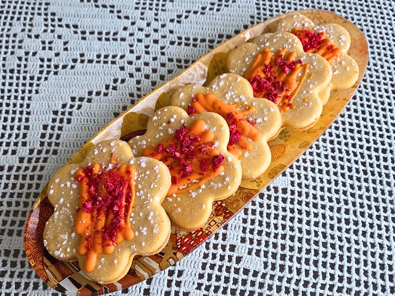 Rožice s pomarančno čokolado in malinami