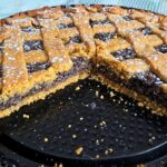 Makova pita iz polnozrnate pirine moke z belo čokolado