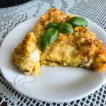 Mesna pita s čebulno marmelado