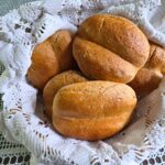 Žemlje iz polnozrnate pirine moke