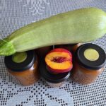 Bučna marmelada z nektarinami in belo čokolado