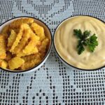 Domači pečen krompir – pomfri s koruznim zdrobom
